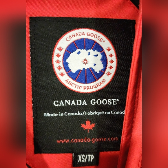 Canada Goose Parka with fur hood - Picture 3 of 8